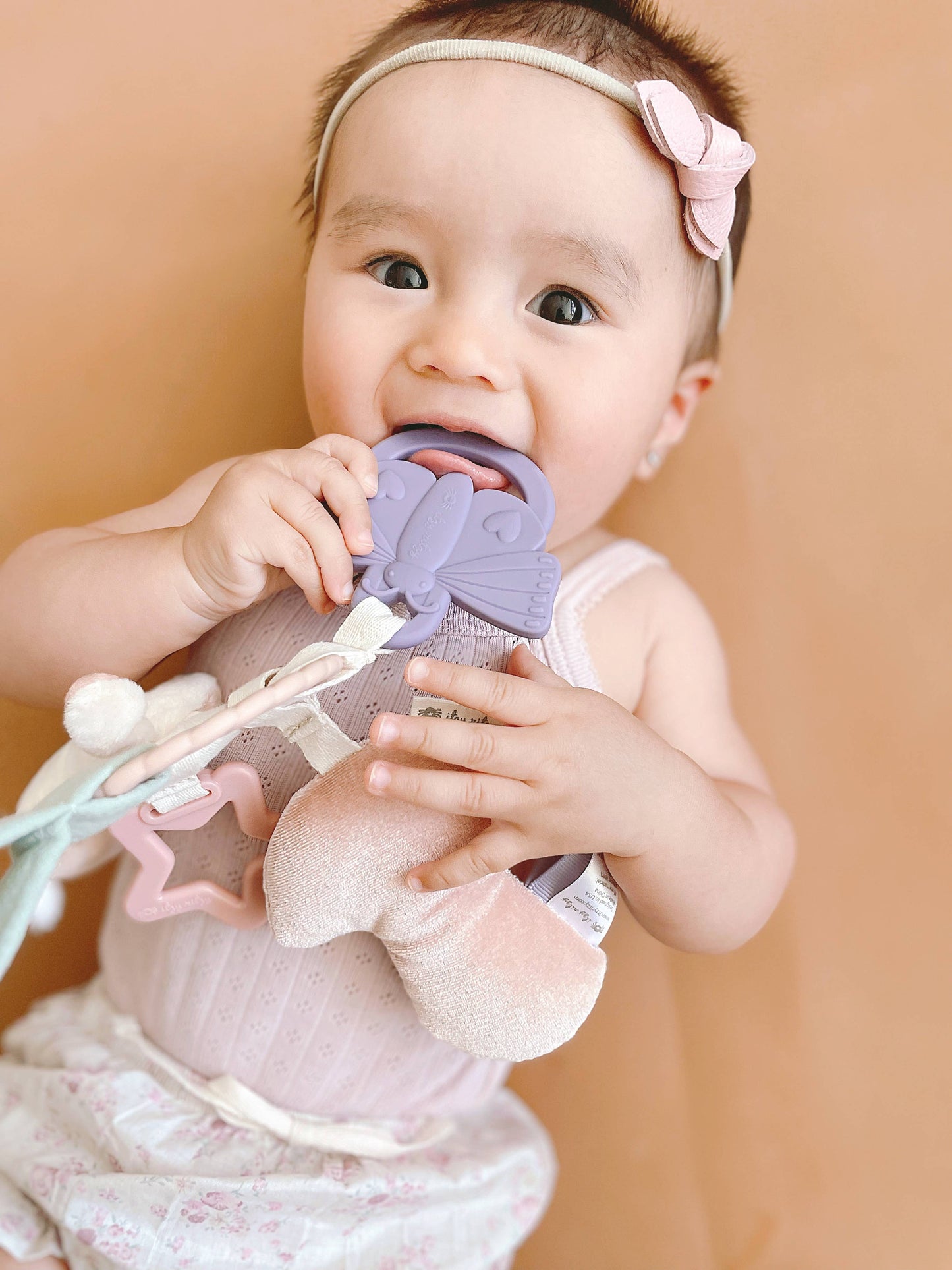 Itzy Ritzy -  Bitzy Busy Ring Teething Activity Toy