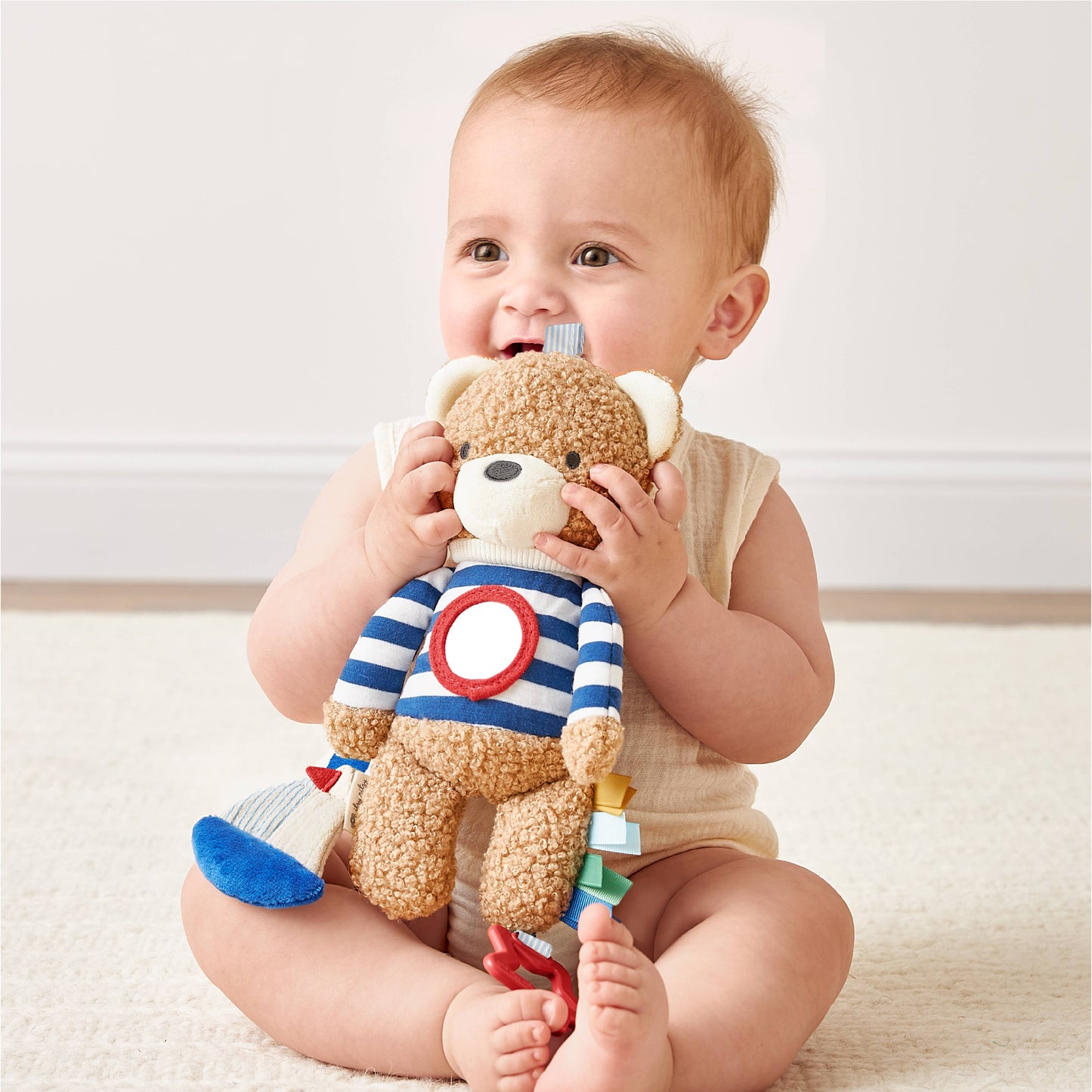Itzy Ritzy - Bitzy Traveler Plush Sensory Baby Toy