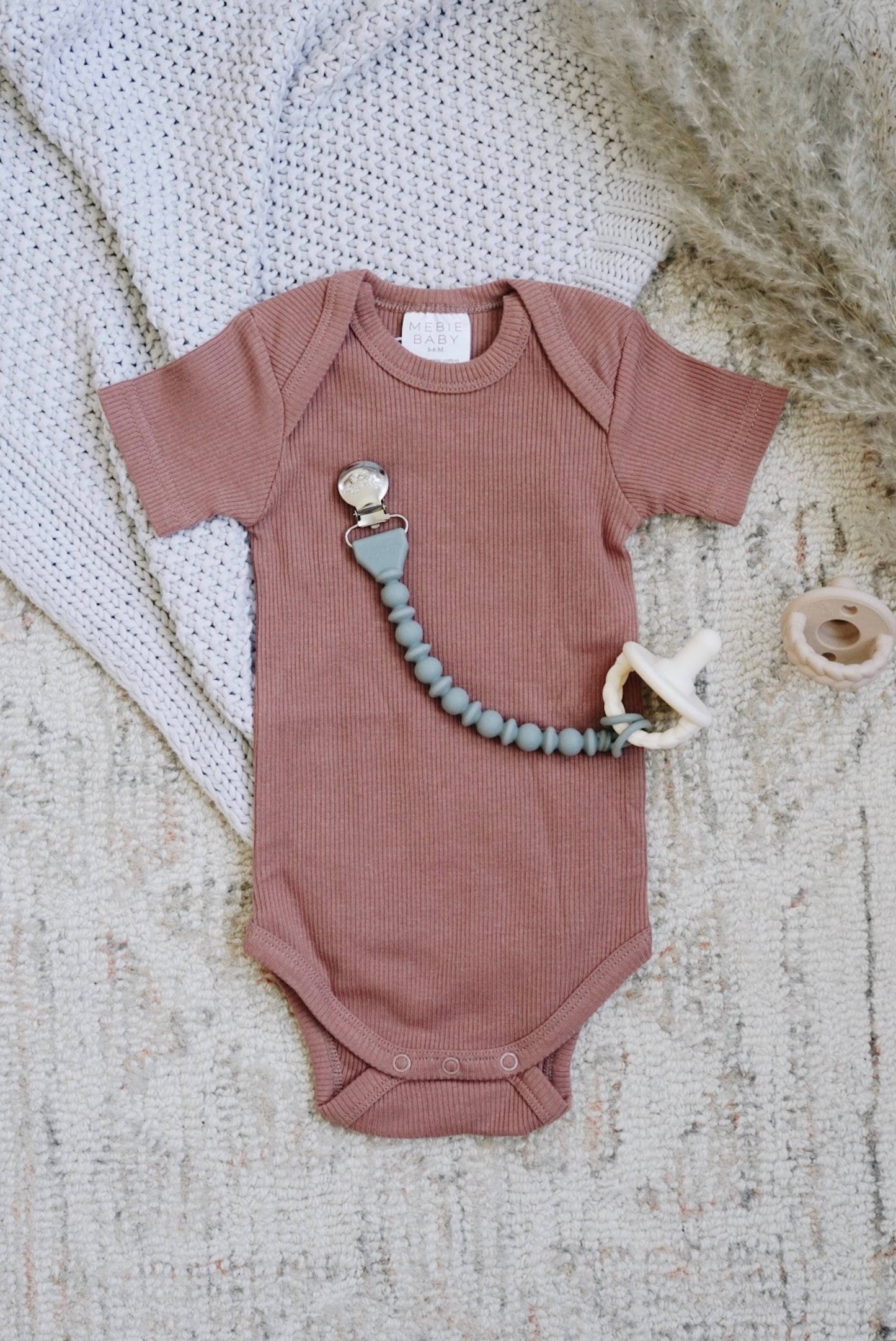 Itzy Ritzy - Sweetie Strap Silicone One-Piece Pacifier Clips