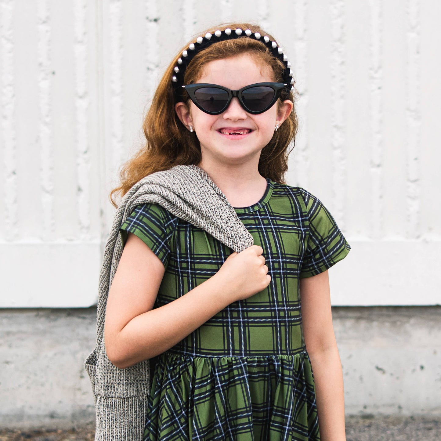 Frog Sac - Black Velvet Wrapped Pearl Headband