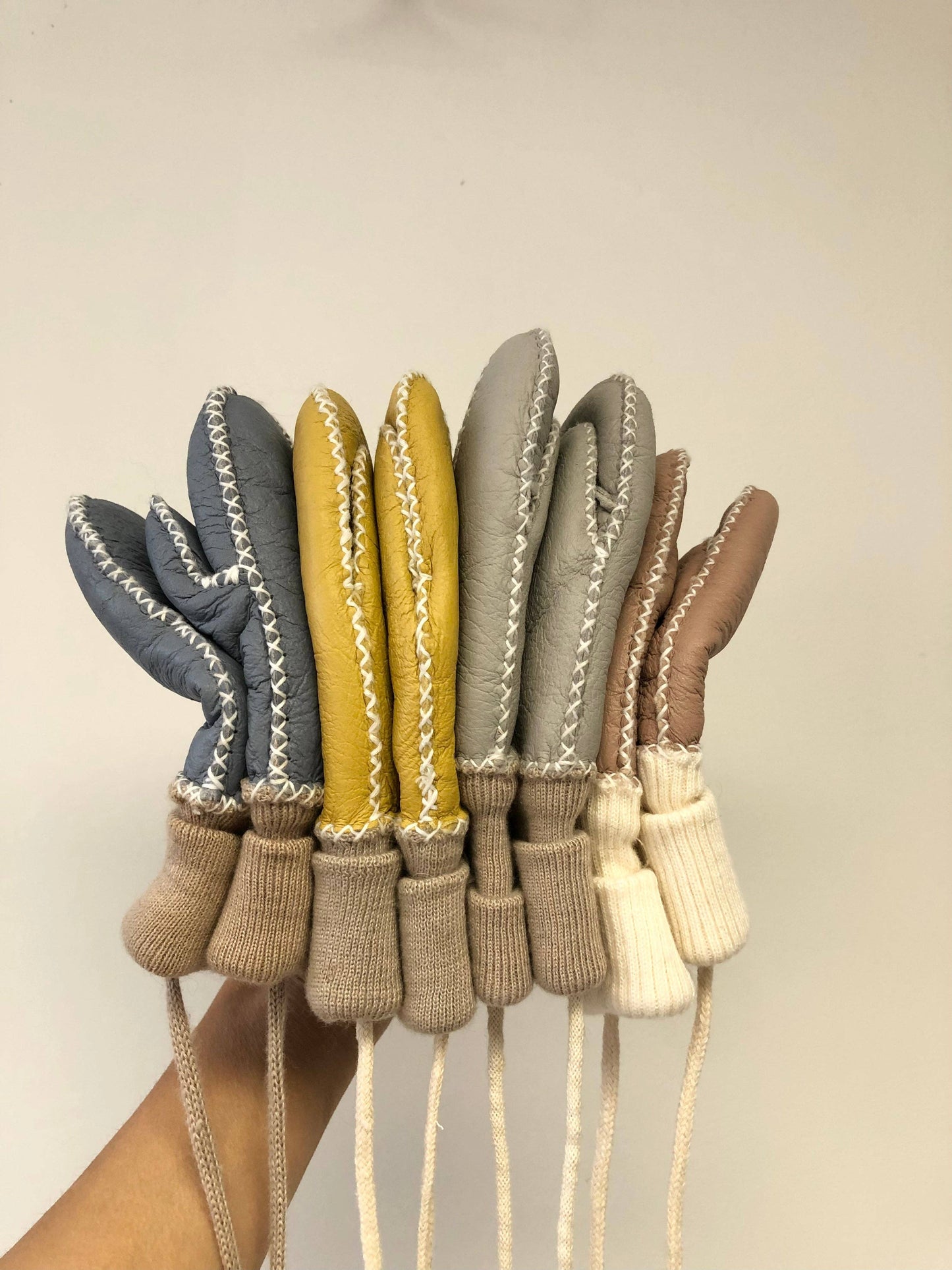 Billy Bamboo - KIDS SHEARLING MITTENS: Light gray